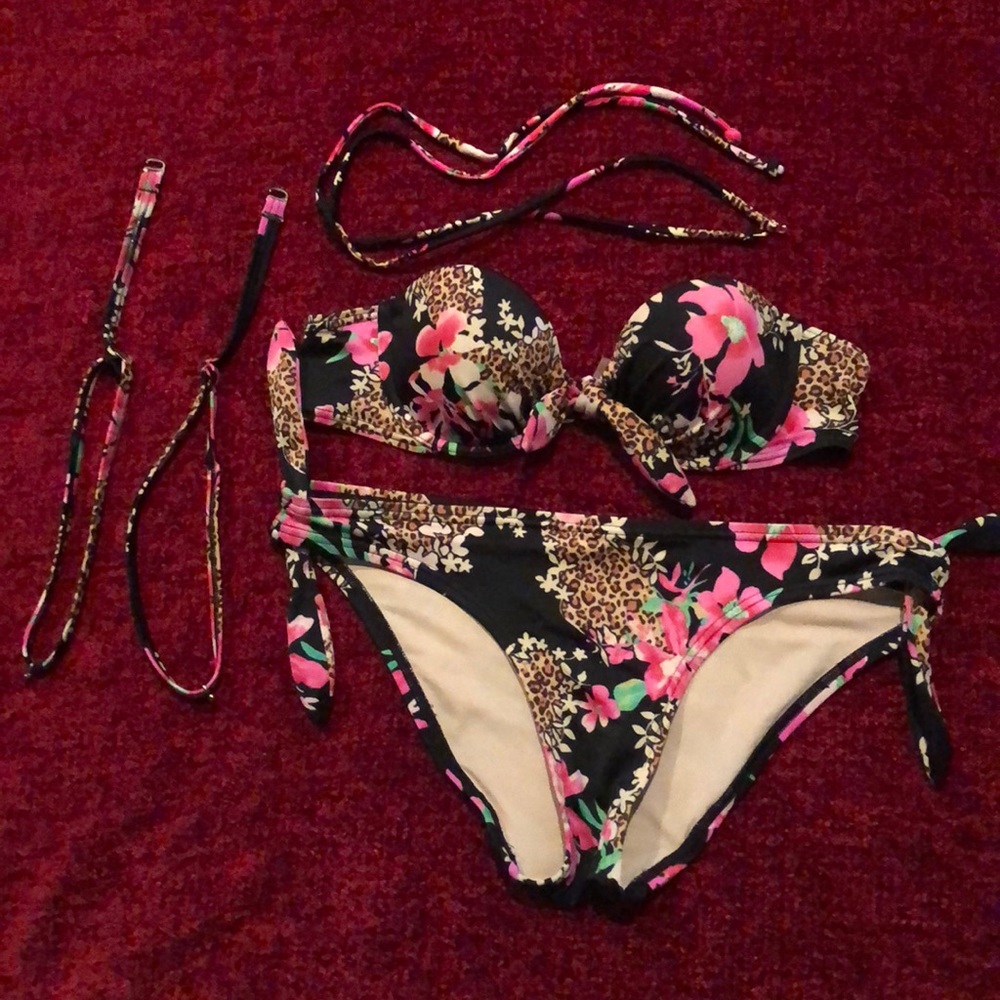 32A Victoria’s Secret Bikini top with XS bottom